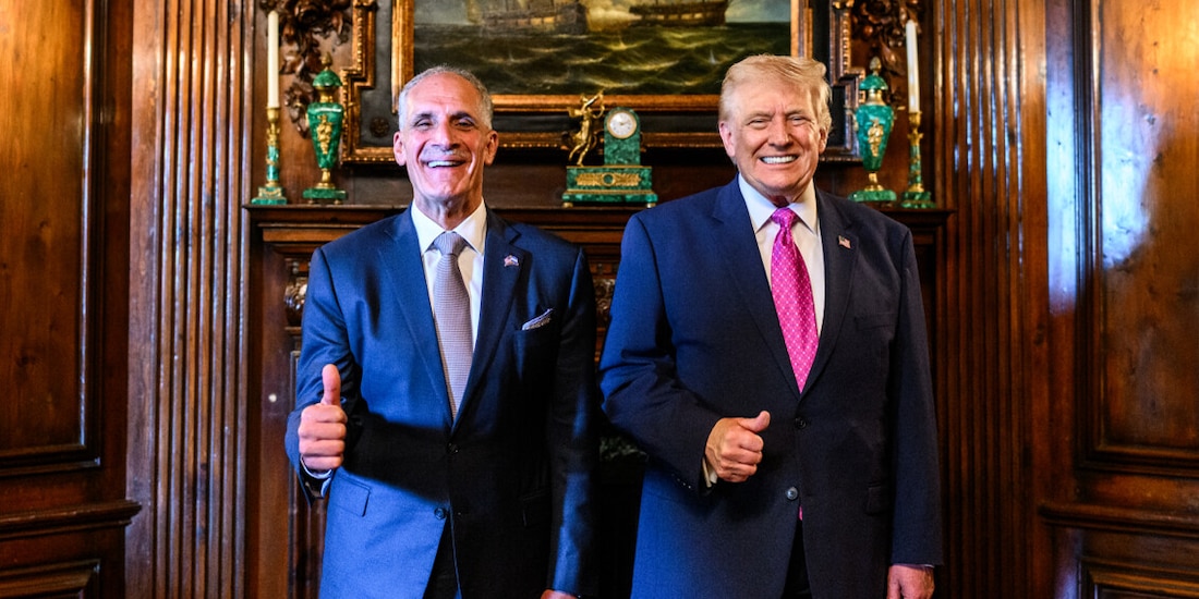 Donald Trump, a la derecha, y el presidente de Honduras, Nasry Asfura, a la izquierda.