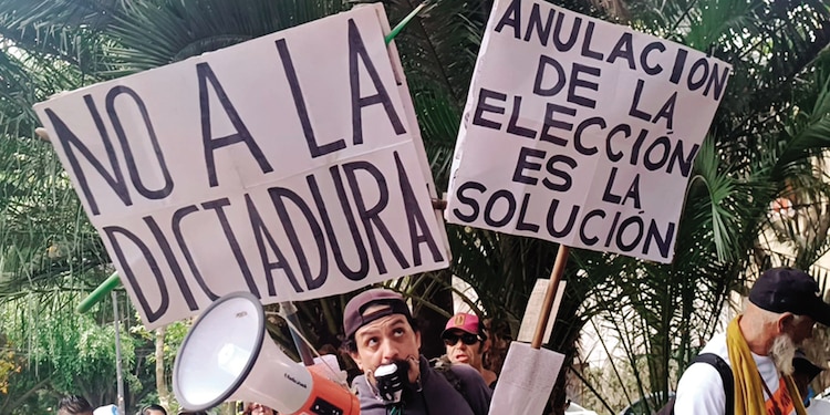 Asistentes afirman que hay una dictadura.