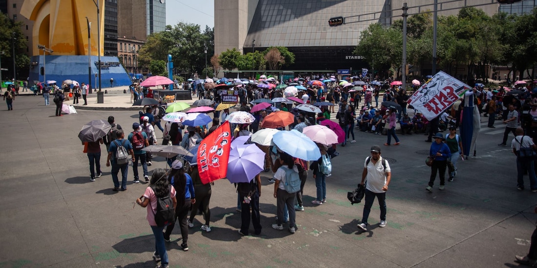 Bloqueo de la CNTE en Paseo de la Reforma, a la altura de "El Caballito".