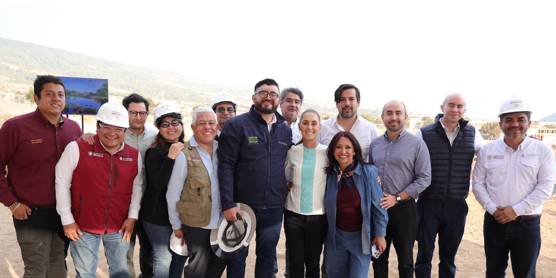 La presidenta Claudia Sheinbaum y la gobernadora Lorena Cuéllar durante el recorrido de supervisión en la PTAR Tlaxco.