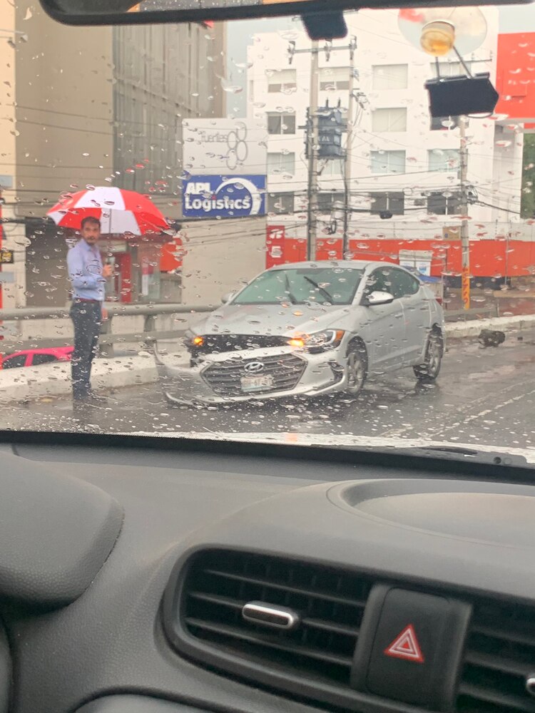 En redes hay un sinnúmero de denuncias por daños a vehículos.