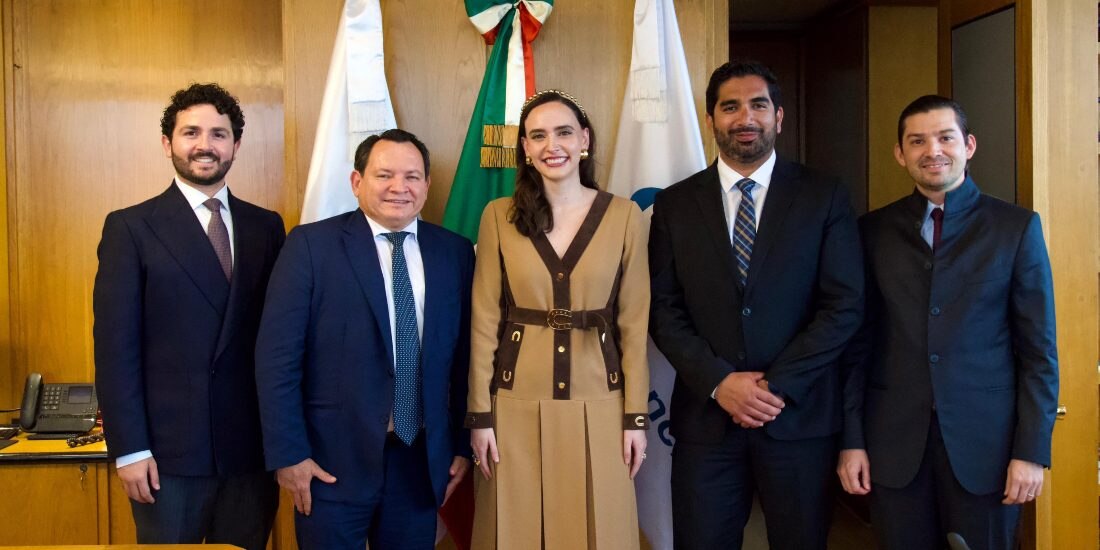 Joaquín Díaz Mena promueve proyectos industriales de Yucatán.