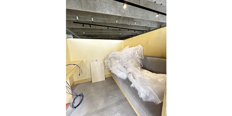 En el restaurante todavía faltan detalles y en la videoteca hay goteras y sigue en obras.