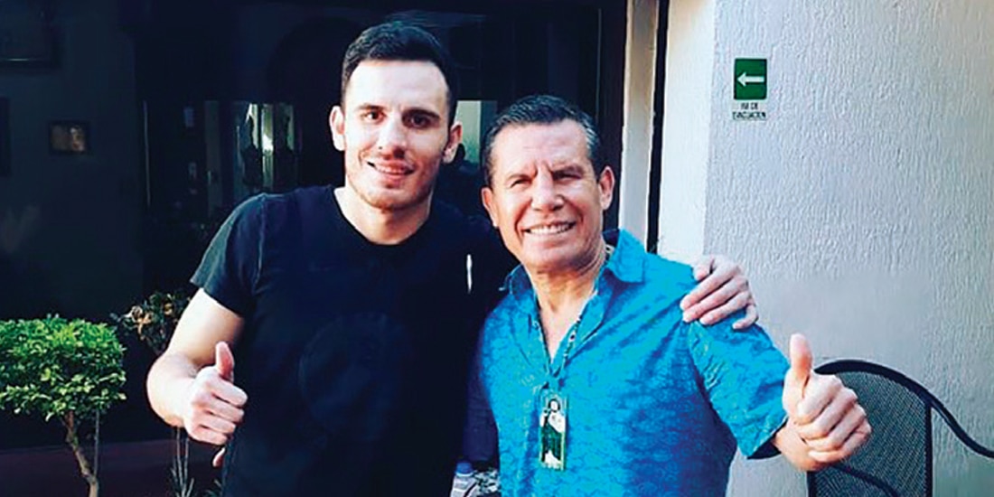 OMAR ALONSO y su padre, Julio César, en foto de archivo