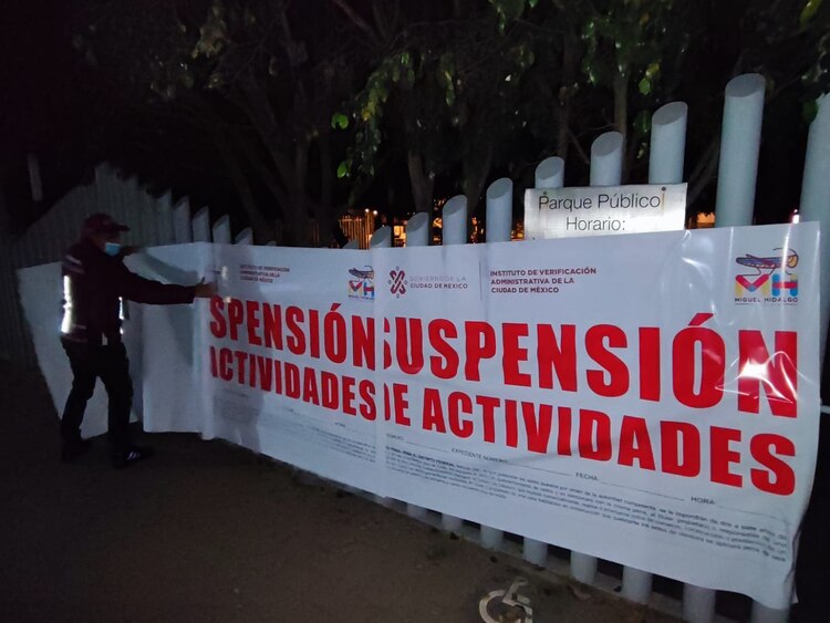 Sellos de suspensión en el Mercado Masaryk.