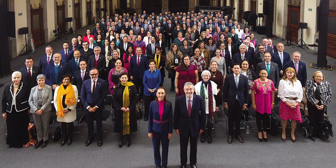 La Presidenta Claudia Sheinbaum y el canciller Juan Ramón de la Fuente, ayer.