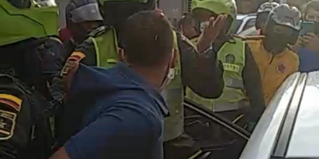 Mujer desata persecución policial para atrapar a su esposo infiel