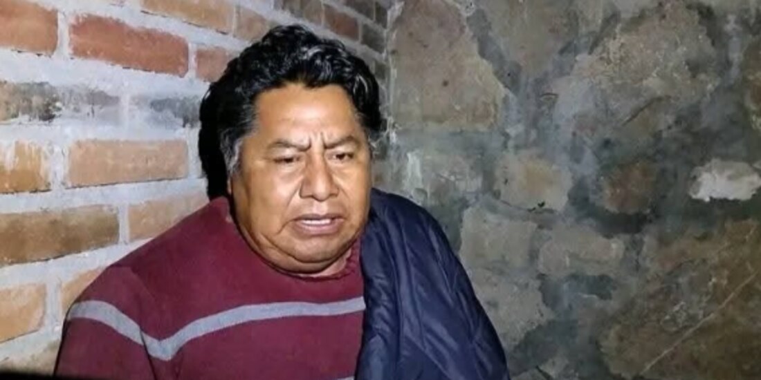 El edil de Coixtlahuaca, Horacio Miguel Cruz, en la cárcel municipal, ayer.