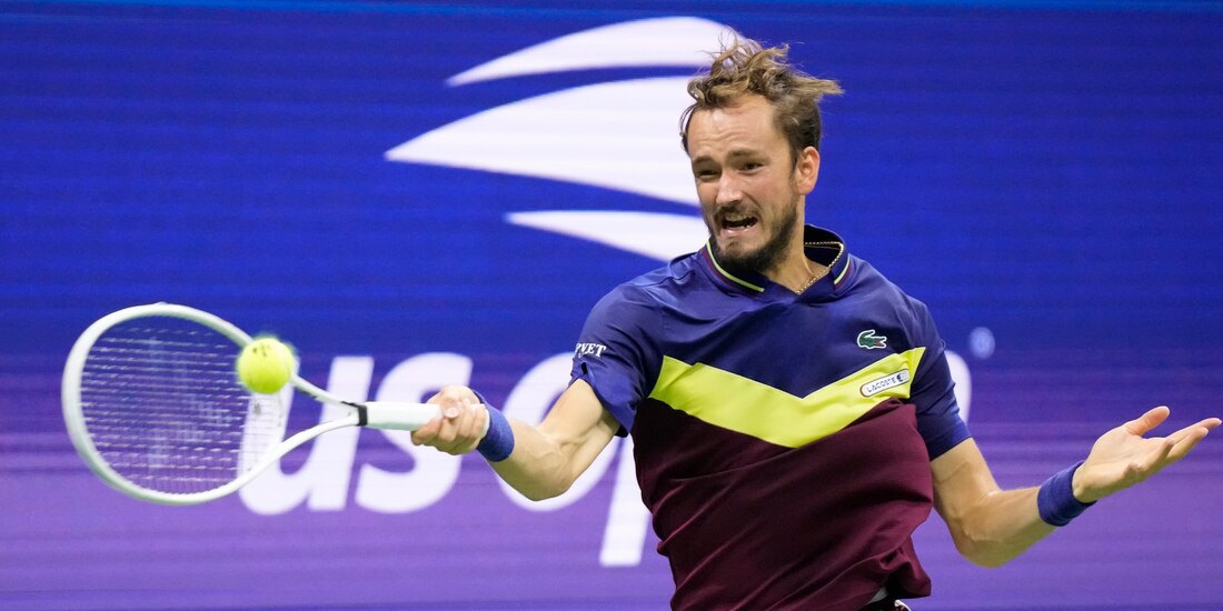 Daniil Medvedev superó a Carlos Alcaraz para convertirse en el segundo finalista del US Open.