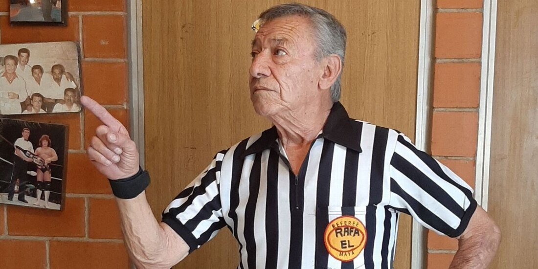 Rafael El Maya es un histórico réferi de la lucha libre mexicana