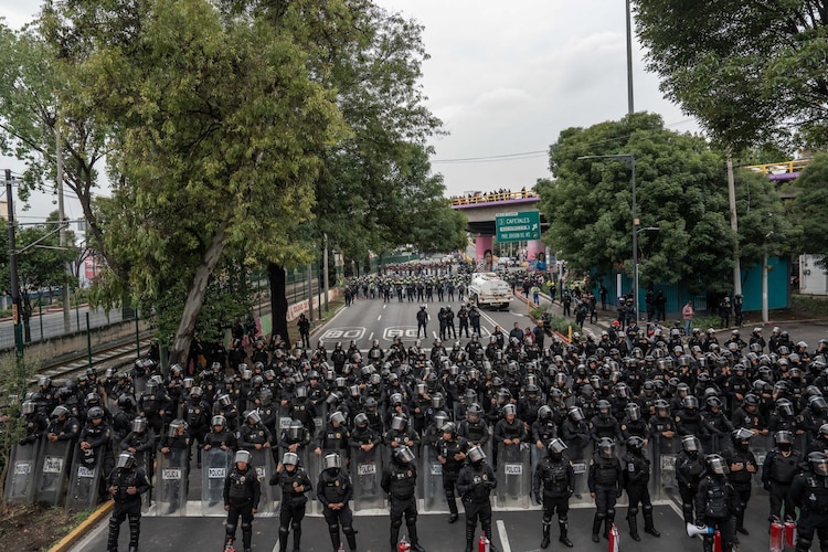 Elementos de la SSC impidieron la movilización de la CNTE rumbo al Estado Ciudad de México.