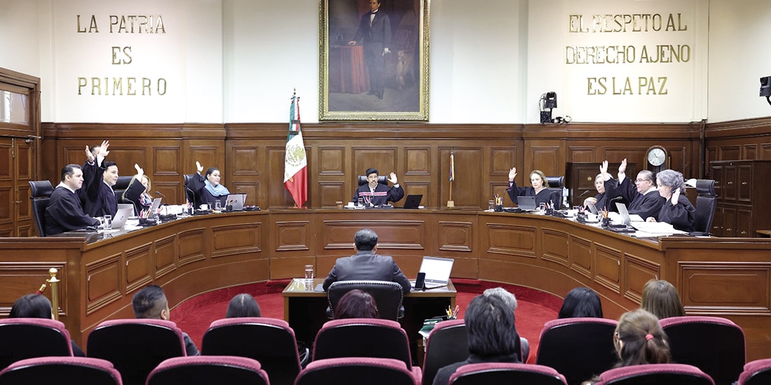 Votación de ministros de la SCJN en sesión ordinaria, en una fotografía ilustrativa.