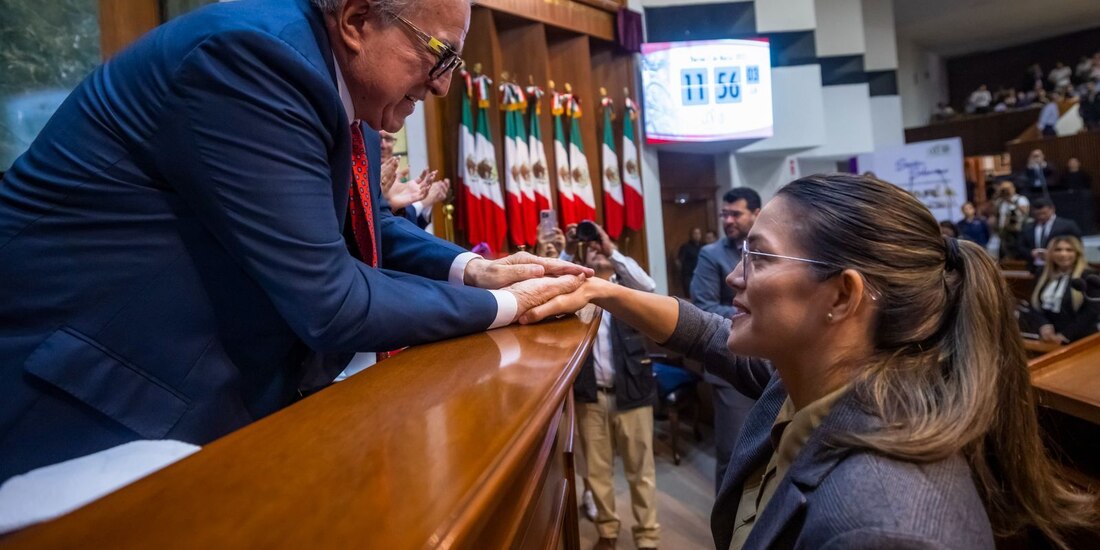 El gobernador Rubén Rocha Moya reconoce la trayectoria de María del Rosario Espinoza, referente del deporte mexicano.