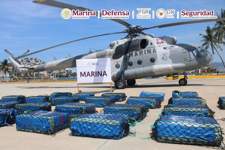 Marina decomisa cargamento de droga frente a costas de Guerrero.