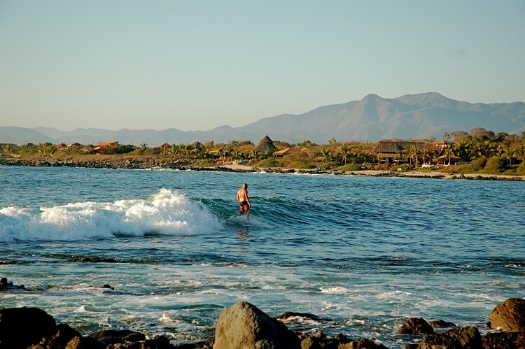 Troncones es ideal para practicar surf.
