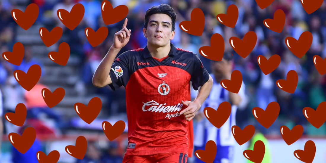 Gilberto Mora muestra sus dotes para ligar.