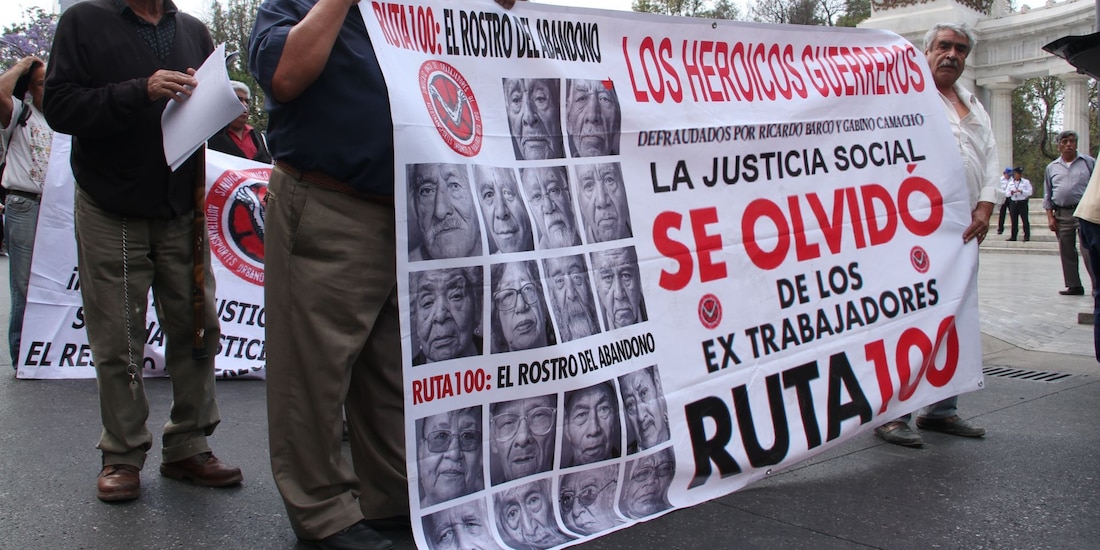 Fotografía de archivo de una marcha de extrabajadores de la Extinta Ruta 100.