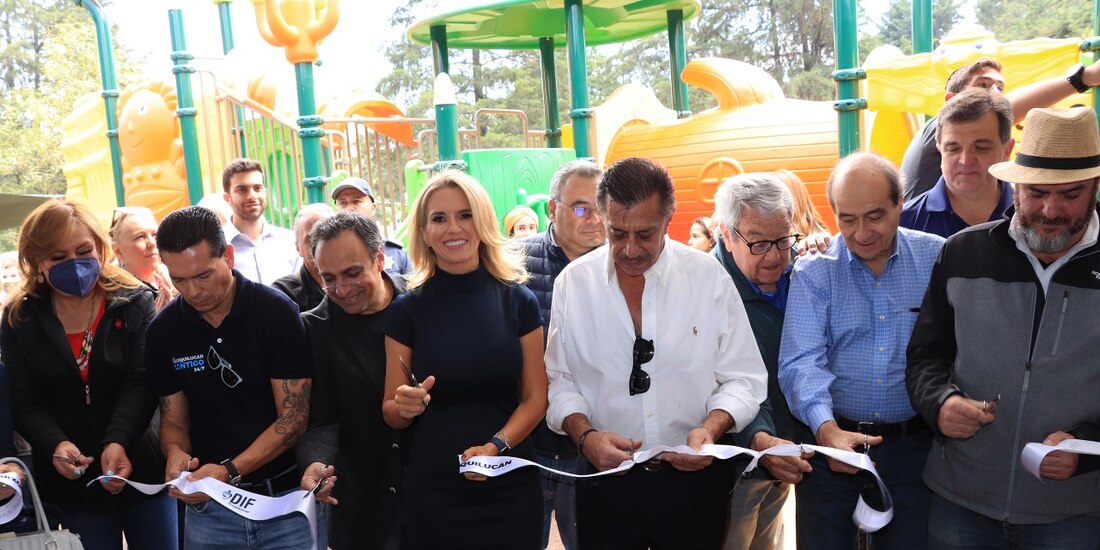 La inauguración por parte de autoridades locales.