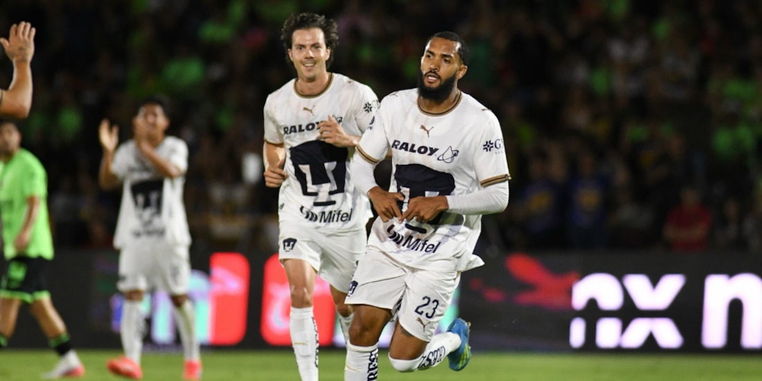 Juninho festeja uno de sus tres goles ante Juárez.
