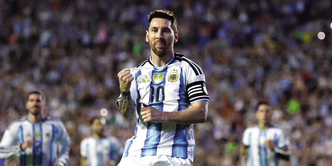Lionel Messi festejando su gol de penalti ante Islandia, ayer.
