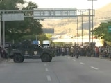 Por segundo día consecutivo, manifestantes de varias comunidades de Guerrero bloquean la Autopista del Sol en ambos sentidos.