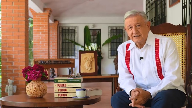 El anuncio oficial sobre el nuevo libro llamado "Pueblo" fue realizado por el expresidente Andrés Manuel López Obrador AMLO, expresidente de México.