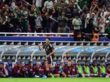 Raúl Jiménez celebra su gol de tiro libre en el México vs Estados Unidos, en el Estadio AKRON
