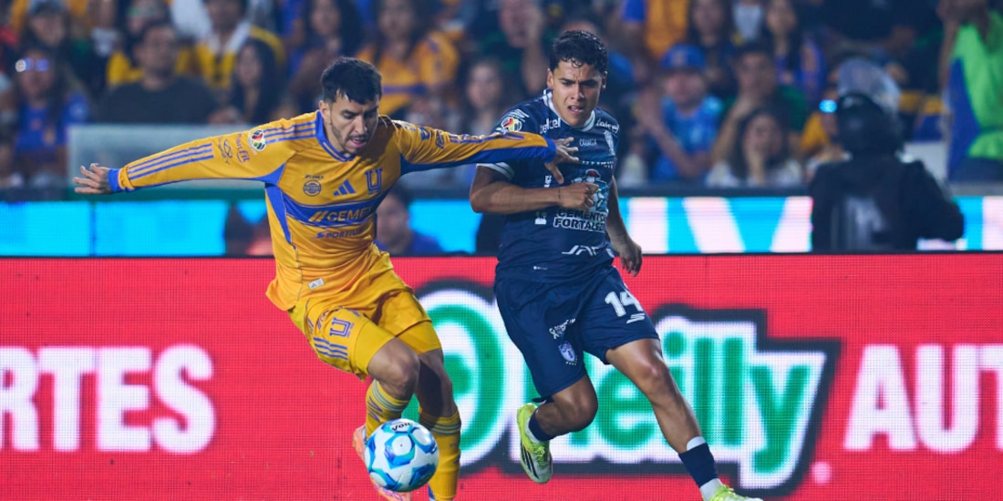 Tigres recibió a Pachuca en el Estadio Universitario.