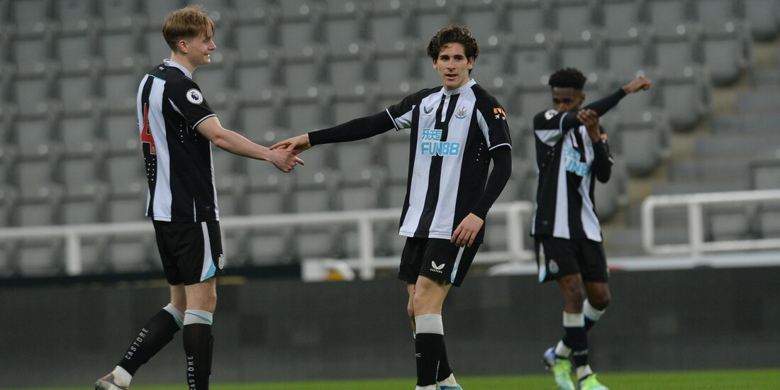 Santiago Muñoz se estrenó como goleador del Newcastle United de la Premier League.