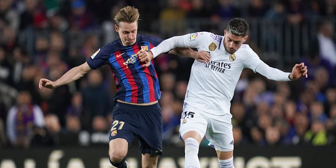 Una acción del Real vs Barcelona, Clásico de España correspondiente a la Jornada 26 de LaLiga de España.