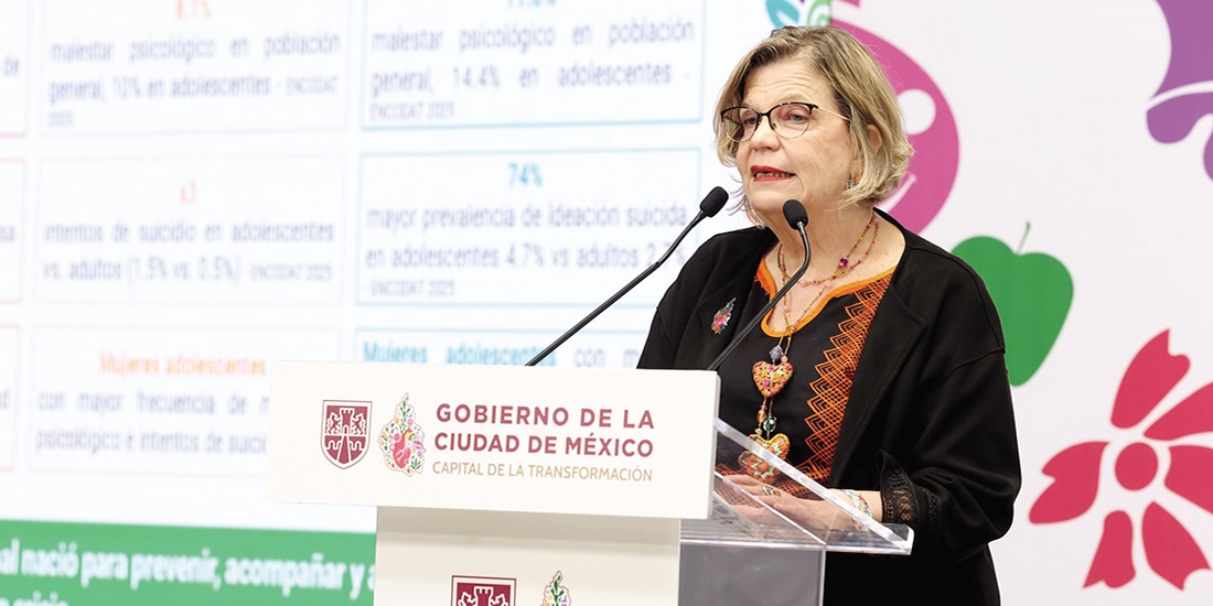 La secretaria de Salud local, Nadine Gasman, ayer, durante la conferencia en el Palacio de Ayuntamiento.
