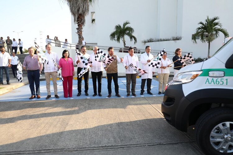 El IMSS refuerza la atención en Tabasco con nuevas ambulancias y hospitales modernizados.