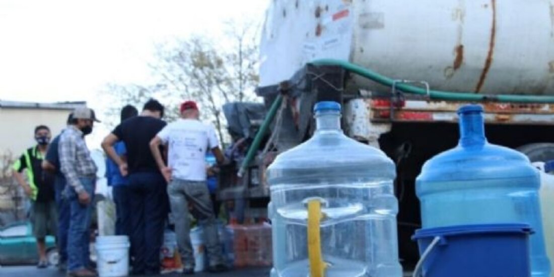 Sedena destina 14 pipas para transportar agua