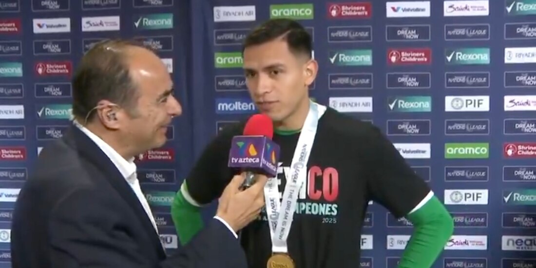 David Medrano alburea a Luis Ángel Malagón