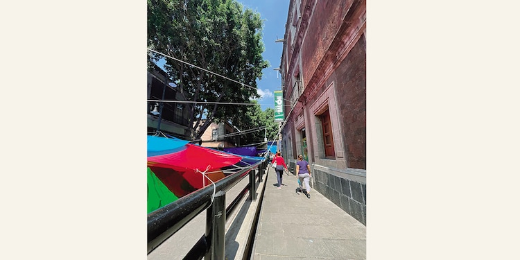 LAZOS que colgaron profesores en el Mide y el Munal.