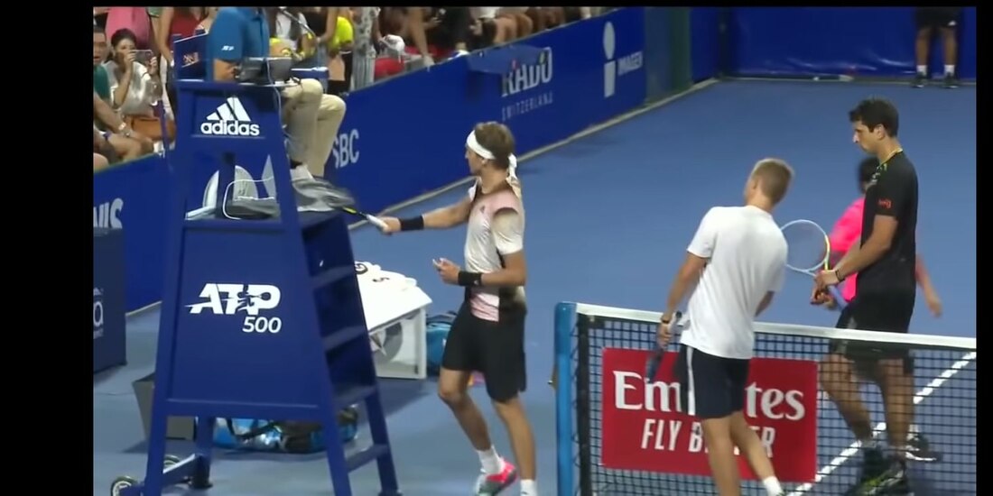 Alexander Zverev es expulsado por violencia