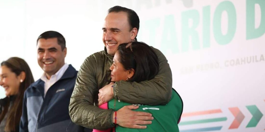 En dos meses de gobierno se ha mostrado cercano a la gente.