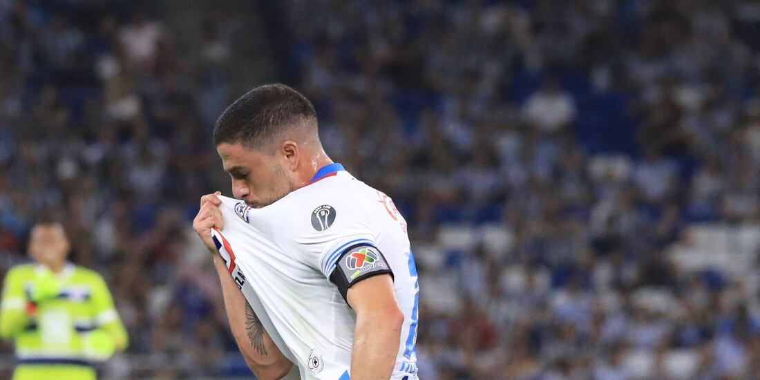 Nacho Rivero festeja su gol en el triunfo de Cruz Azul sobre Monterrey en la segunda fecha del Apertura 2024.