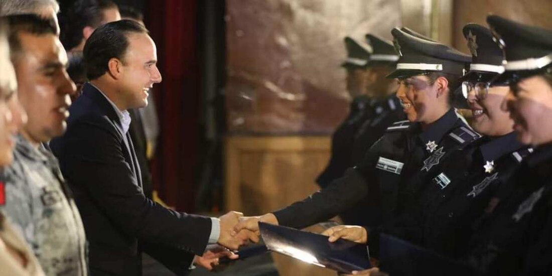 Con más policías de primer nivel seguimos blindando Coahuila, afirma Manolo Jiménez.