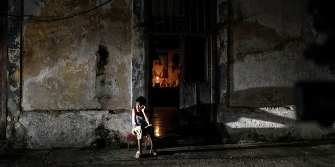 Ciudadano cubano con problemas de electricidad.