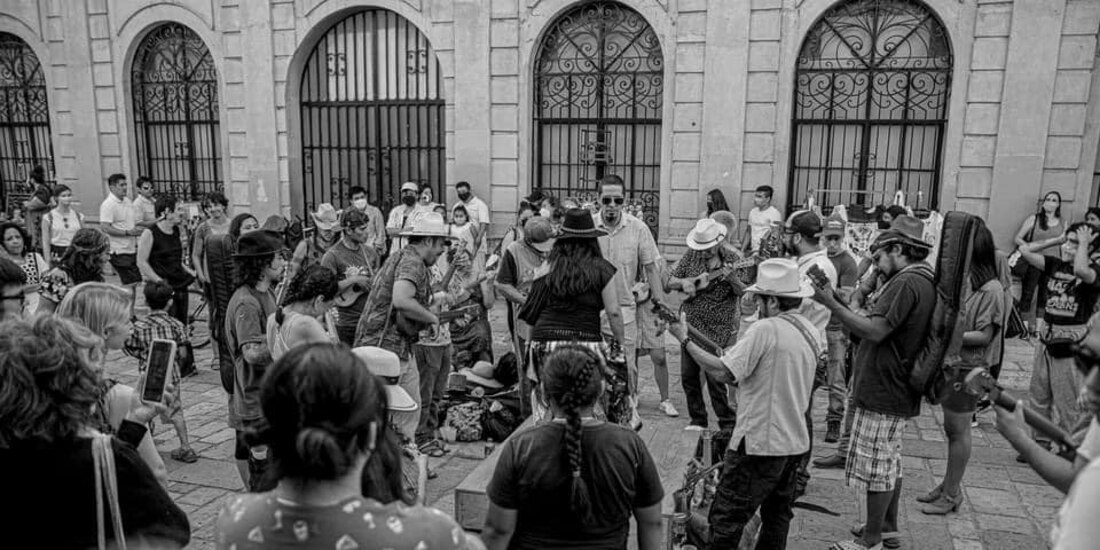 Manifestación afuera del MACO, el pasado 18 de abril, en Oaxaca.