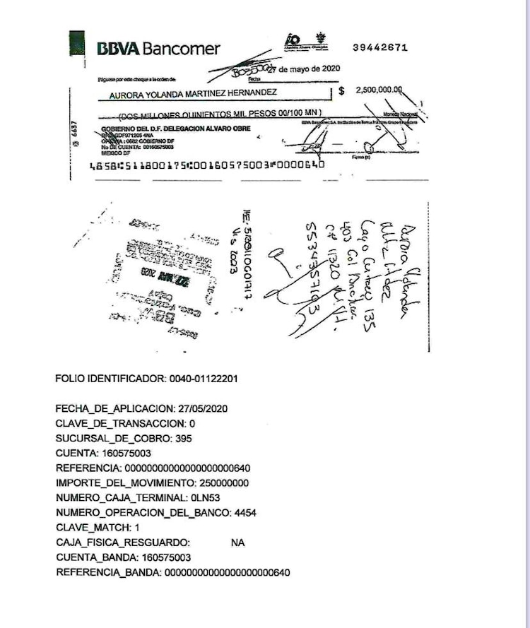 La alcaldesa mostró cheques endosados a nombre de funcionarios de la entonces administración local,.