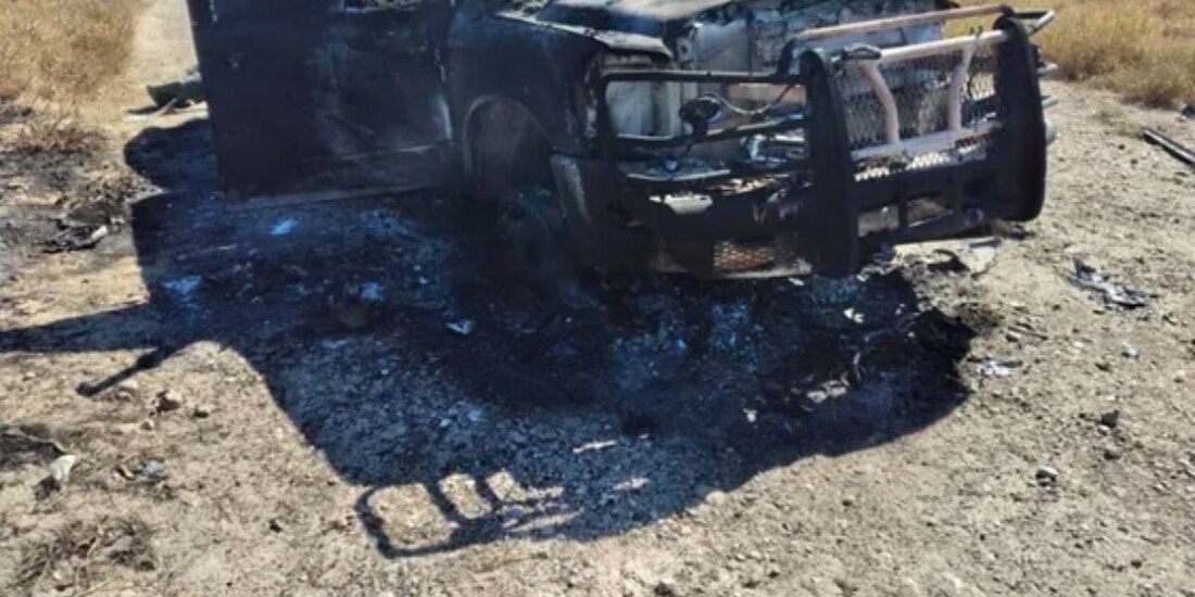 Camioneta clonada donde se encontraban los cuerpos calcinados.