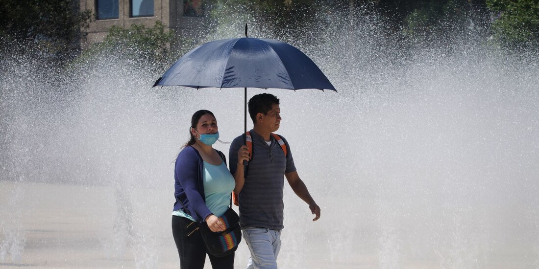 Capitalinos salen a las calles del centro histórico con medidas preventivas ante la pandemia del COVID-19