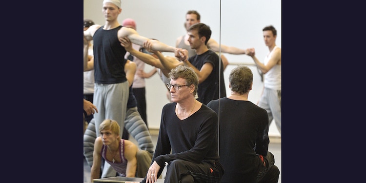El coreógrafo, durante un ensayo de una pieza.