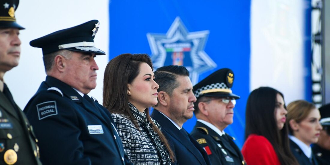 Antonio Martínez Romo rinde protesta como titular de la SSPE, acompañado de la gobernadora Tere Jiménez.