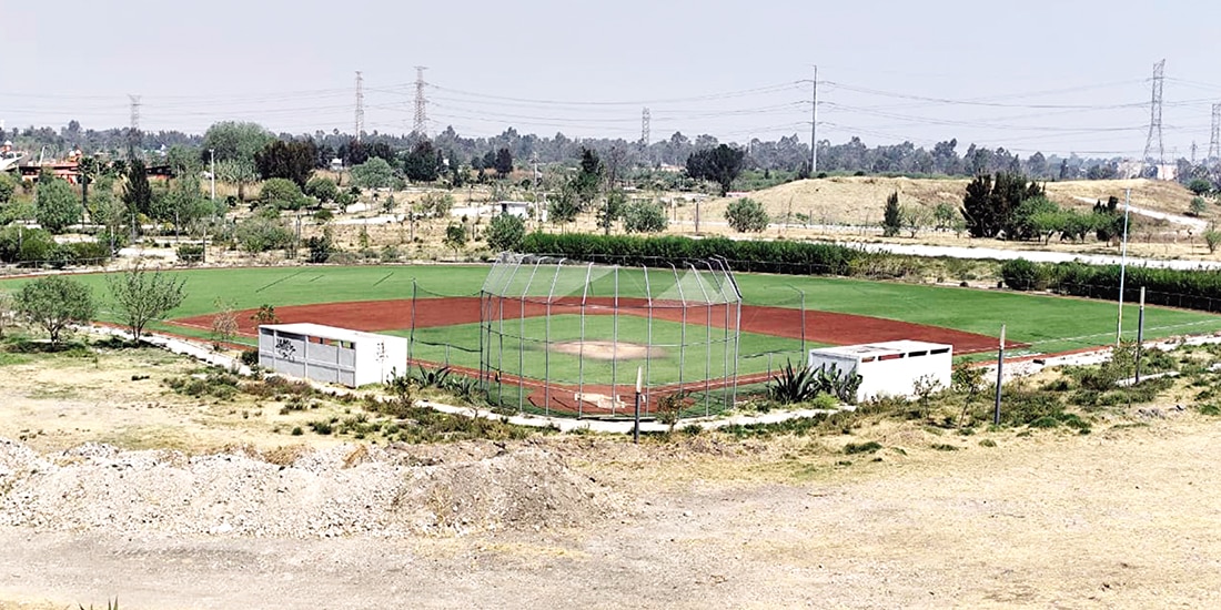 El diamante dentro del Parque Cuitláhuac Sur está rodeado de una zona descuidada, en febrero pasado.