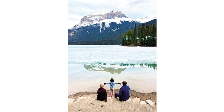 LA INFLUENCER y su familia en Lago Esmeralda, Canadá.