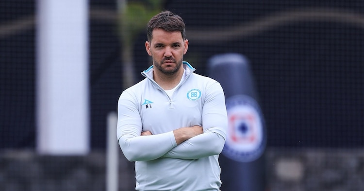 Nicolás Larcamón en un entrenamiento del Cruz Azul.
