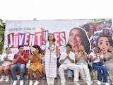 Beatriz Mojica Morga dialogó con jóvenes de las siete regiones de Guerrero en Plaza Quebec, Acapulco.